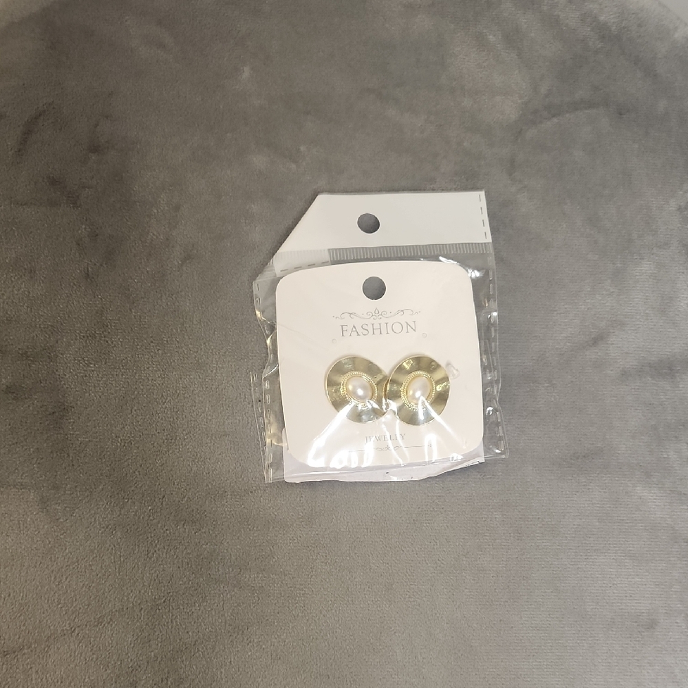 Elegant Gold Pearl Earrings
